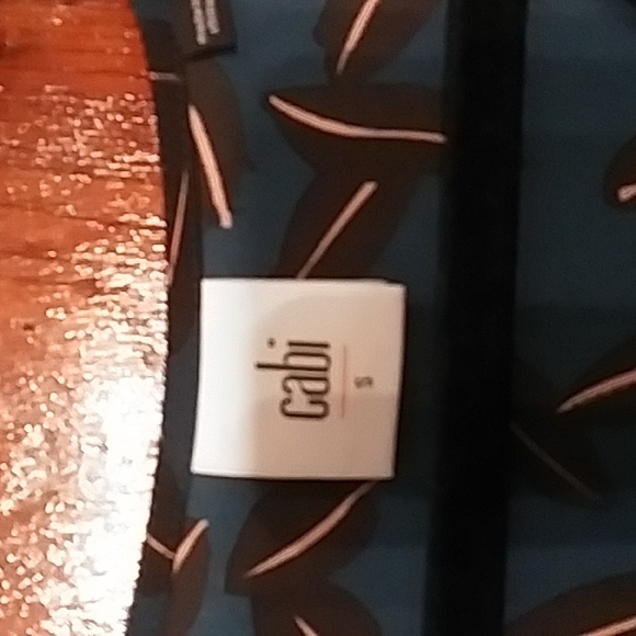 Cabi shadow leaf teal blouse - Picture 3 of 6